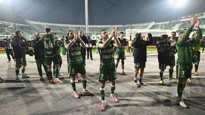 serie b catanzaro avellino 1 0 cisse condanna i lupi alla sconfitta