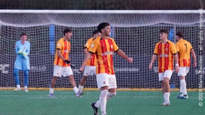 primavera colpaccio del benevento vince a monopoli e aggancia il quarto posto