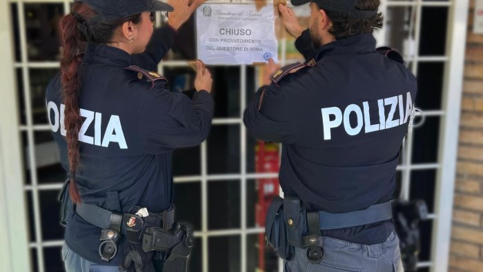 alcol a minori e spritz low cost scattano i sigilli della questura