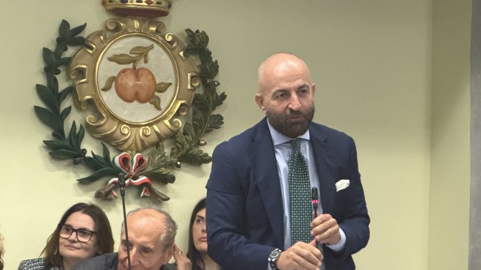 pomigliano il consiglio comunale approva in anticipo il bilancio di previsione