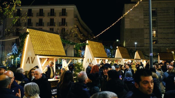 luminarie mercatini e musica il 7 dicembre si accende il natale ad avellino