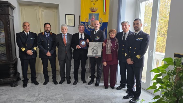 castellammare di stabia il sindaco vicinanza incontra ammiraglio aulicino