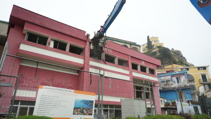 vietri sul mare la vecchia scuola di marina ospitera la nuova caserma