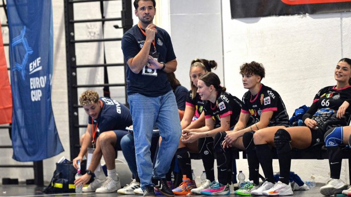 jomi salerno saluta coach araudo panchina a pina napoletano