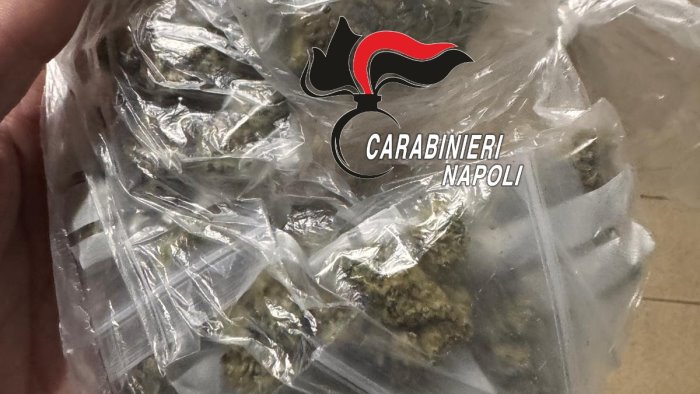 meta di sorrento carabinieri arrestano pusher la droga nel vano della batteria