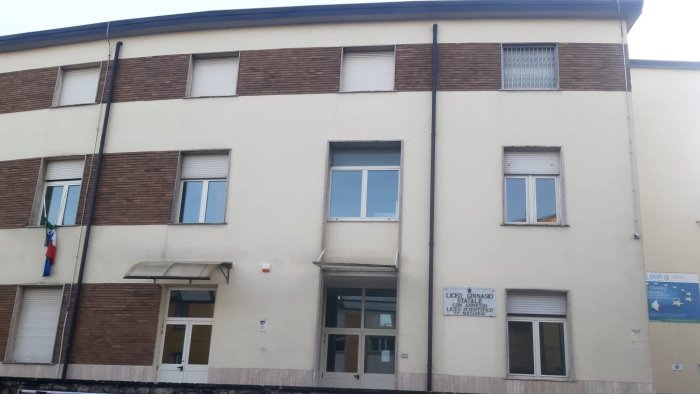 ariano aule senza riscaldamento al liceo parzanese studenti in agitazione
