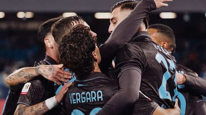 napoli che fatica ai quarti di coppa italia dopo i rigori cagliari sconfitto