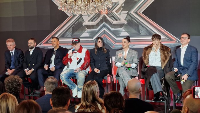 musica domani x factor a napoli super ospiti con i 4 finalisti