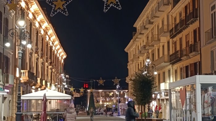 albero modello capri e luminarie da cielo stellato natale ad avellino ci siamo