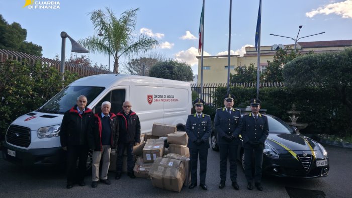 donati in beneficenza i capi d abbigliamento sequestrati dalla finanza