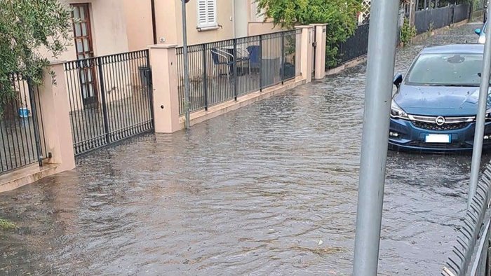 maltempo in sardegna cagliari finisce sott acqua citta in tilt