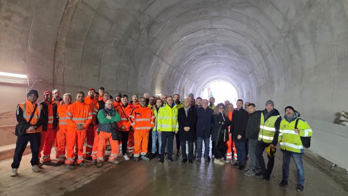 galleria-monte-pergola-finalmente-ci-siamo-dio-benedica-gli-operai