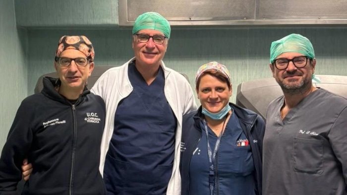 napoli vanvitelli riuscito un intervento robotico multidisciplinare