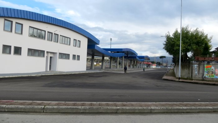 terminal di santa colomba deiezioni di cani e cattivi odori serve pulizia