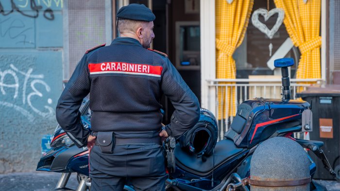 tentata rapina choc a napoli studentessa 19enne ferita e trascinata per metri