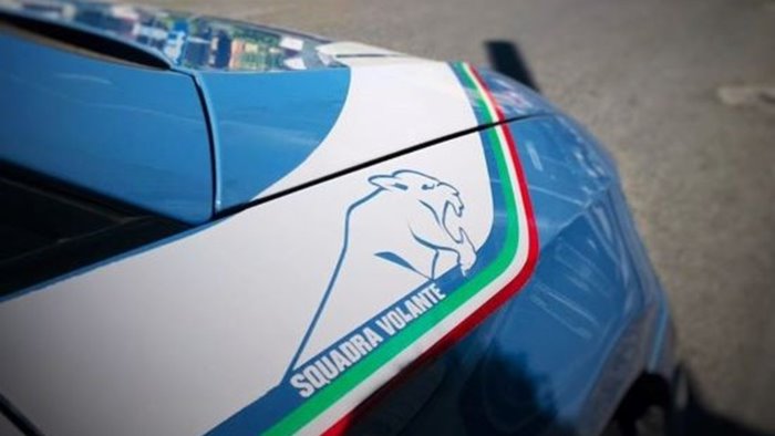 rione alto a napoli poliziotto libero dal servizio arresta un rapinatore