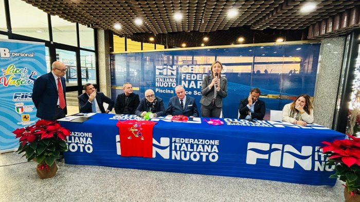 napoli alla piscina scandone l iniziativa licei in vasca