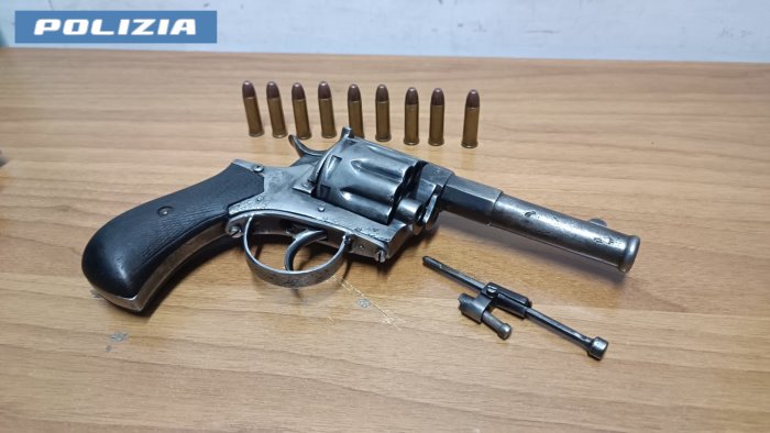 acerra sorpreso con pistola e munizioni arrestato