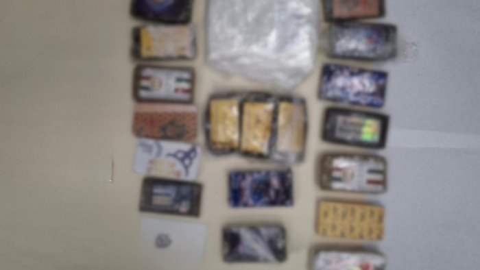 droga nell intercapedine del ballatoio e sottoscala si indaga