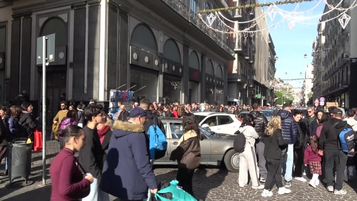 napoli invasa dai turisti per il weekend dell immacolata