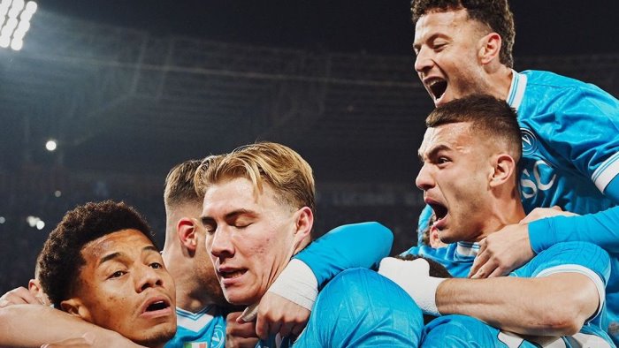 il napoli fa piangere ancora la juventus hojlund tiene gli azzurri al comando