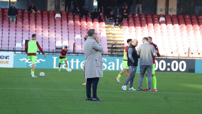salernitana e l ora piu buia fischi e confronti faggiano stateci vicino