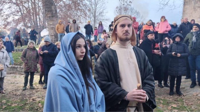 la magia del presepe vivente del 900 rivive nel borgo di roscigno vecchia