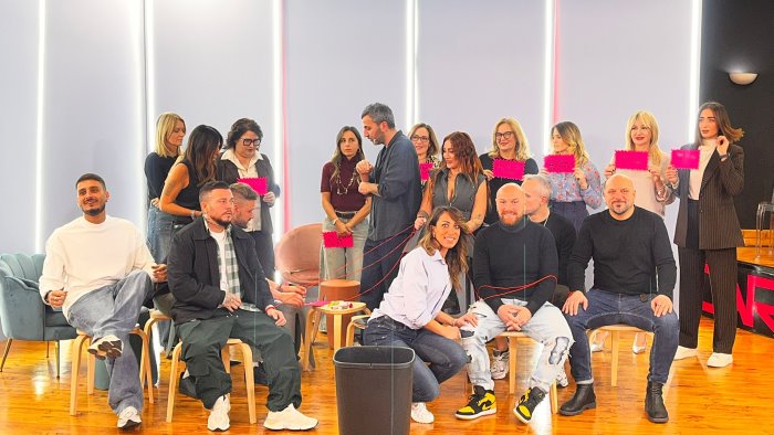 prenditi cura di me dietro le quinte c e una grande famiglia