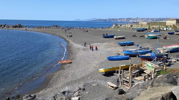 manfredi a san giovanni la bonifica della spiaggia finira nell estate 2026