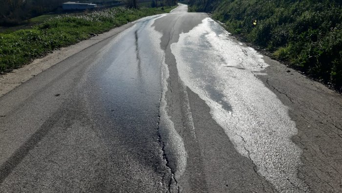 ariano perdita d acqua e pericolo ghiaccio su strada