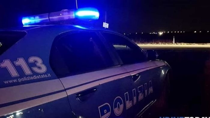 salerno movida violenta polizia interviene per sedare una rissa in un locale