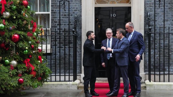 zelensky a londra con starmer merz e macron alta tensione con usa