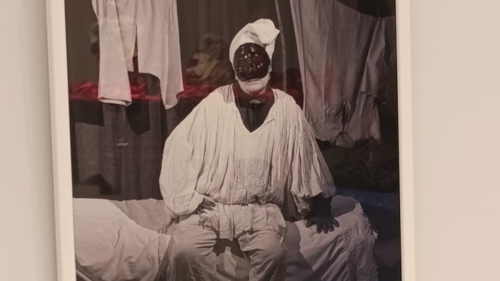 mostra fotografica di angelo iannelli pulcinella tra vicoli panorami e suoni