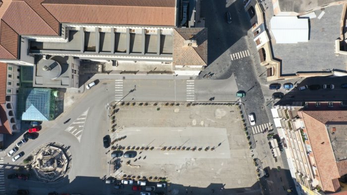 benevento piazza orsini per le feste natalizie riapre il parcheggio