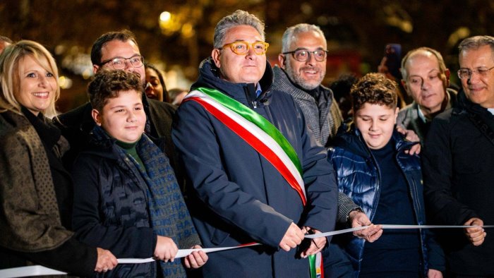 la magica atmosfera natalizia torna ad illuminare la citta di sarno