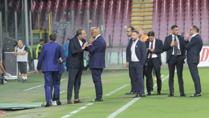 salernitana il campionato silenzioso dei conti il club anticipa le scadenze
