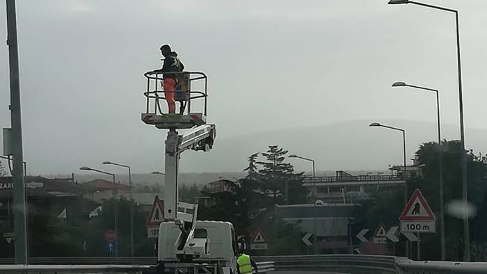 eboli operai senza casco allo svincolo la rabbia di vicinanza