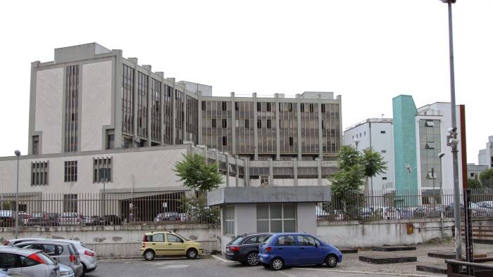 tento rapina in sala scommesse e fuggi in bici patteggia