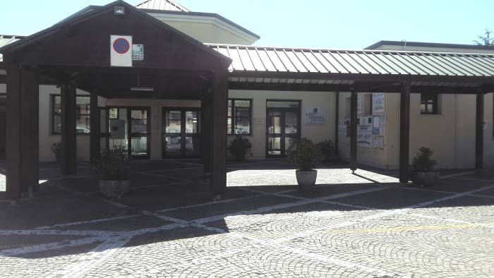 studenti a lezione di chimica e biologia in irpinia