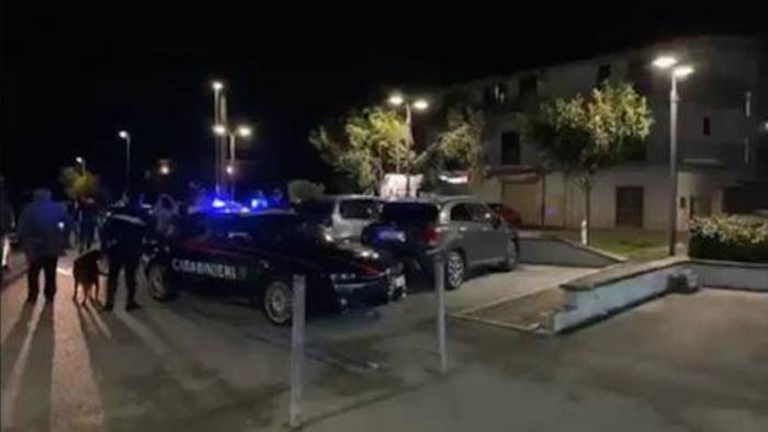 montoro ladri sorpresi dai cittadini scatta la caccia