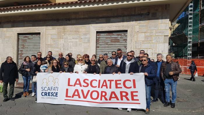 scafati duecento commercianti in piazza per manifestare