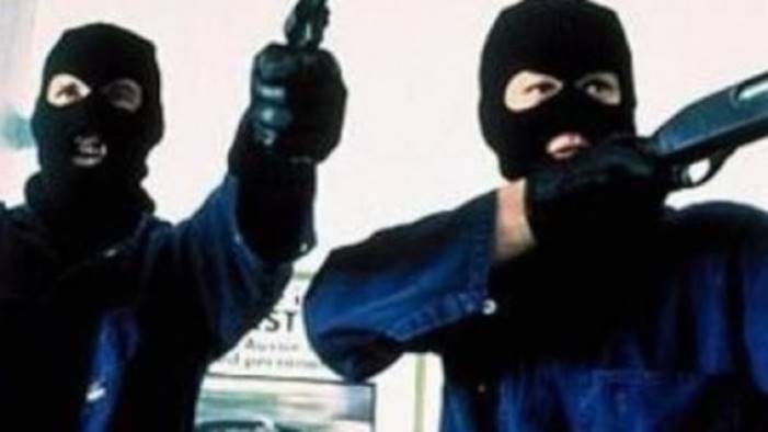 rapina choc in banca ferito un vigilantes irpino