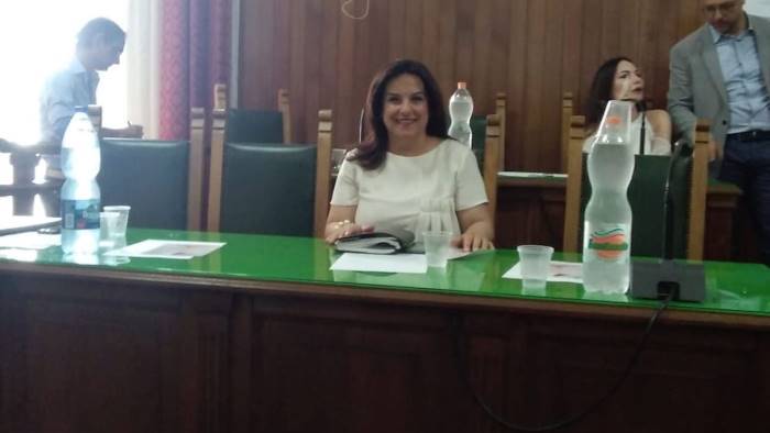 sarno raid vandalico nello studio della robustelli s indaga