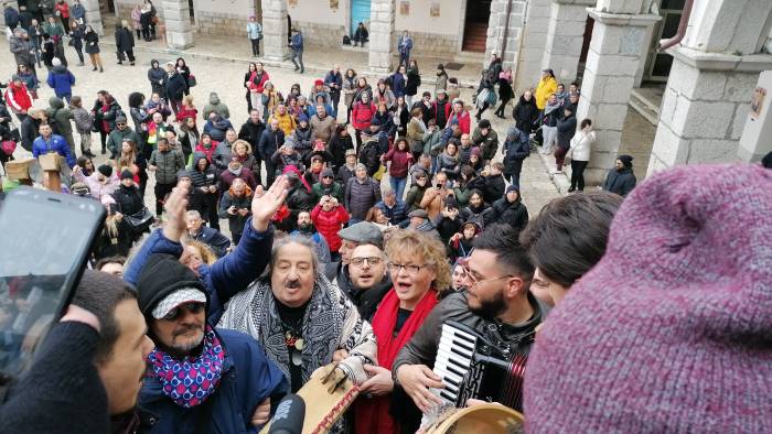 candelora in oltre 10mila a montevergine per mamma schiavona