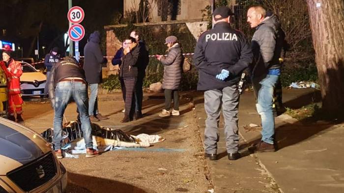 a guardia ultimo saluto a mario nipoti ascoltate dalla mobile
