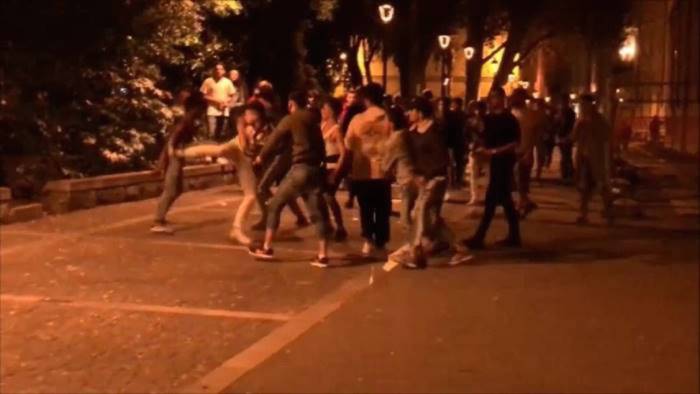 calci e pugni a nocera inferiore coinvolti diversi giovani