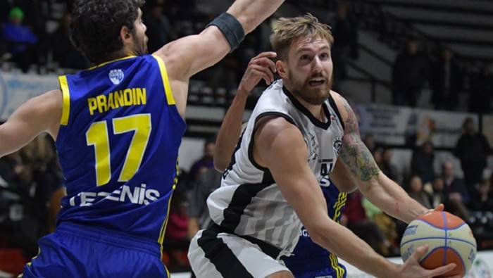 allerta coronavirus rinviata caserta ferrara di basket