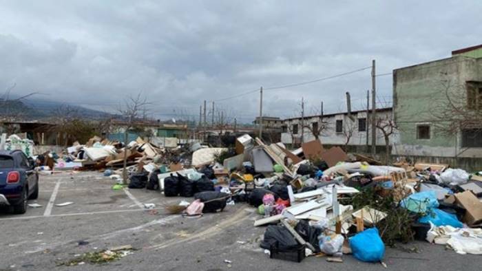crisi rifiuti senza fine a torre del greco