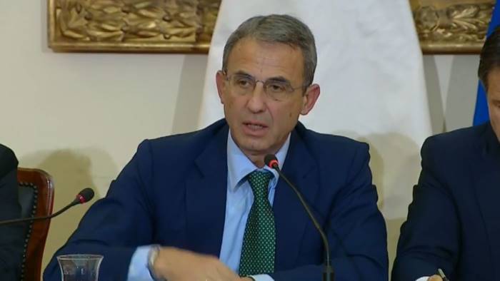 terra dei fuochi sequestrata maxi discarica