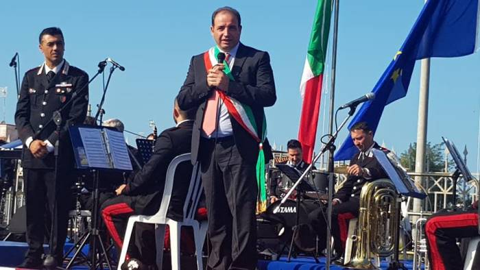 giugliano sfiduciato il sindaco pozziello